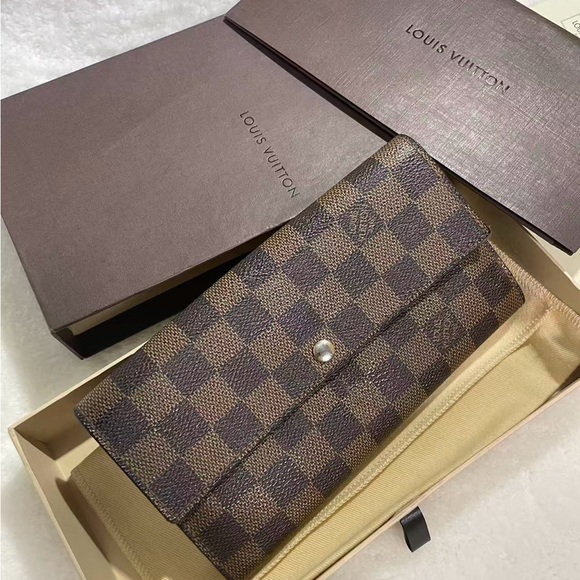100% Authentic. Louis Vuitton Brown Checkered Wallet - Picture 3 of 16